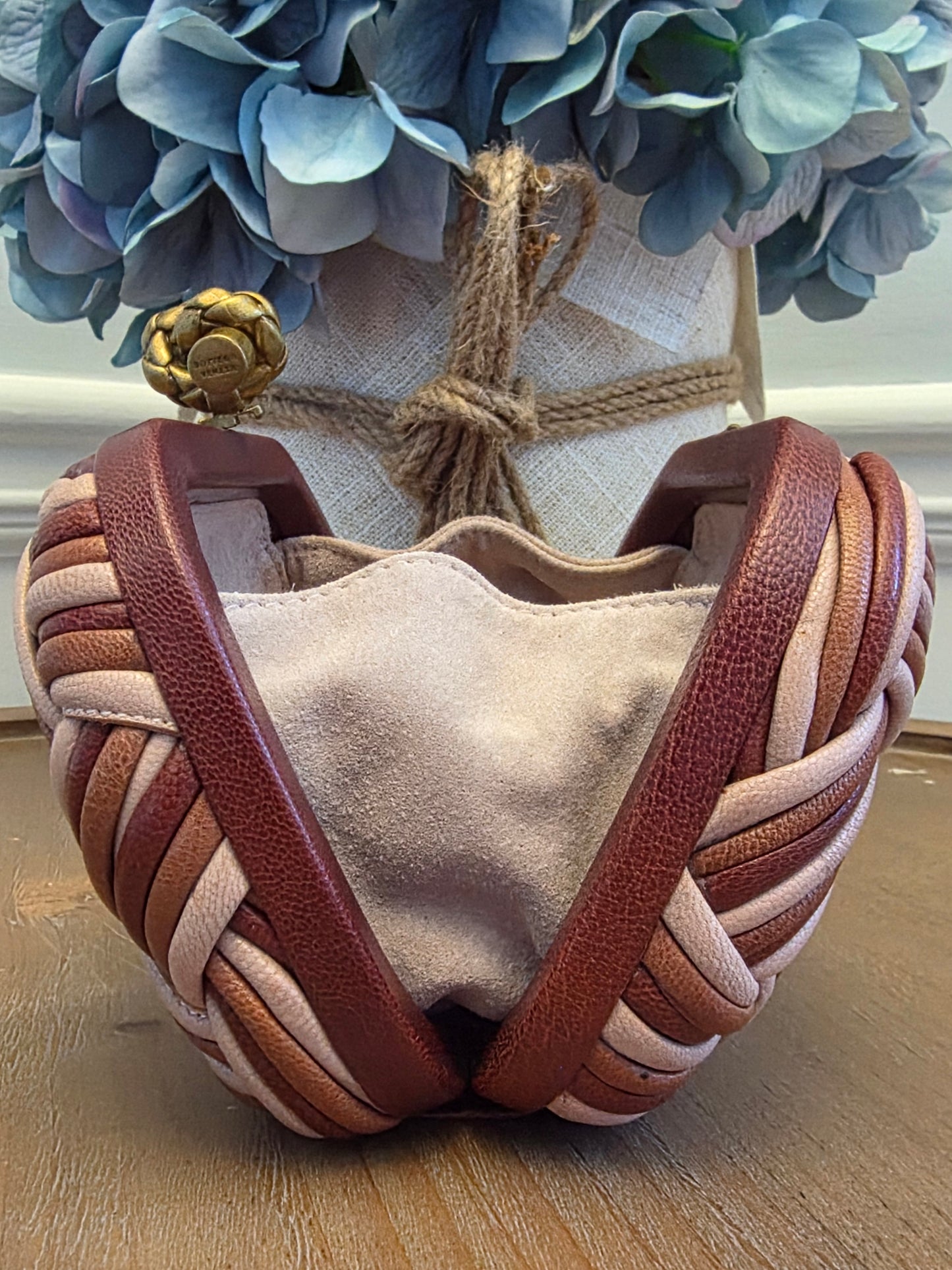 Bottega Veneta Intrecciato Leather Knot Clutch in Blush Multi-Tone
